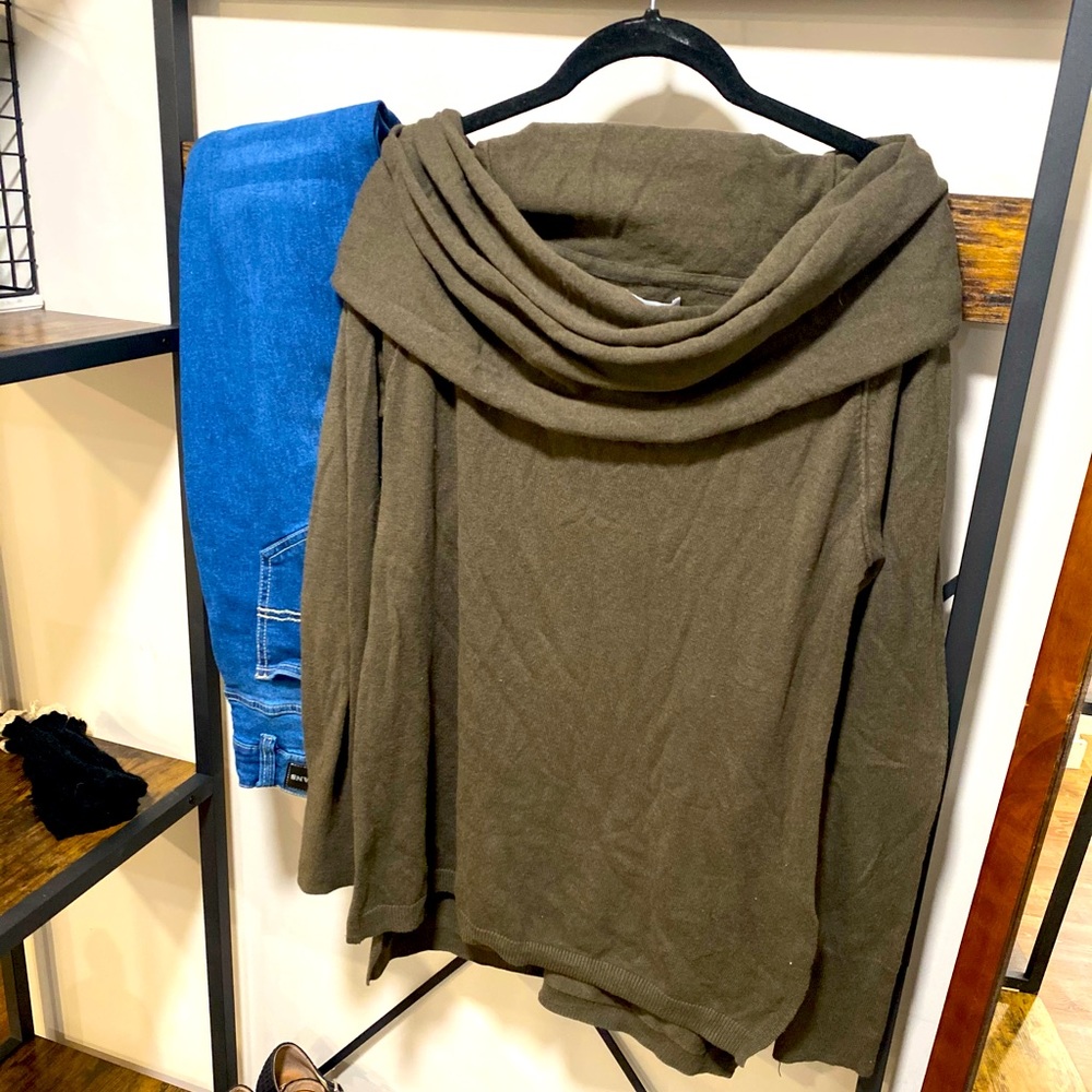 EUC Shrinking Violet Multi-way Sweater MED